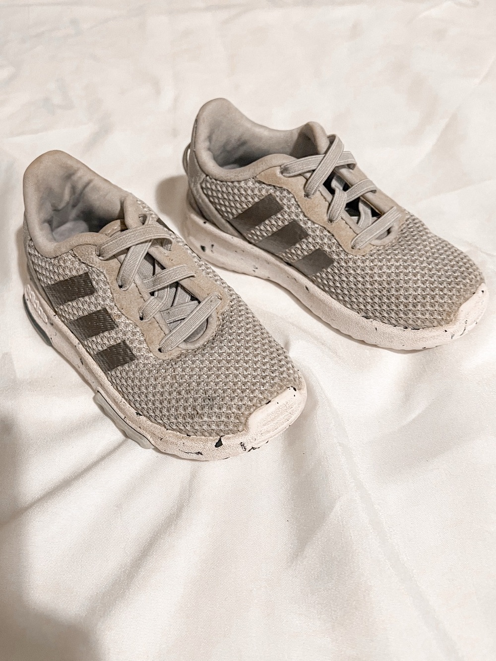 adidas Toddler Light Gray Sneakers Size 7K